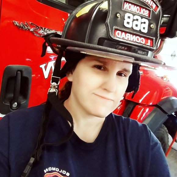 Meet your Posher, Liz - Picture 1 of 2